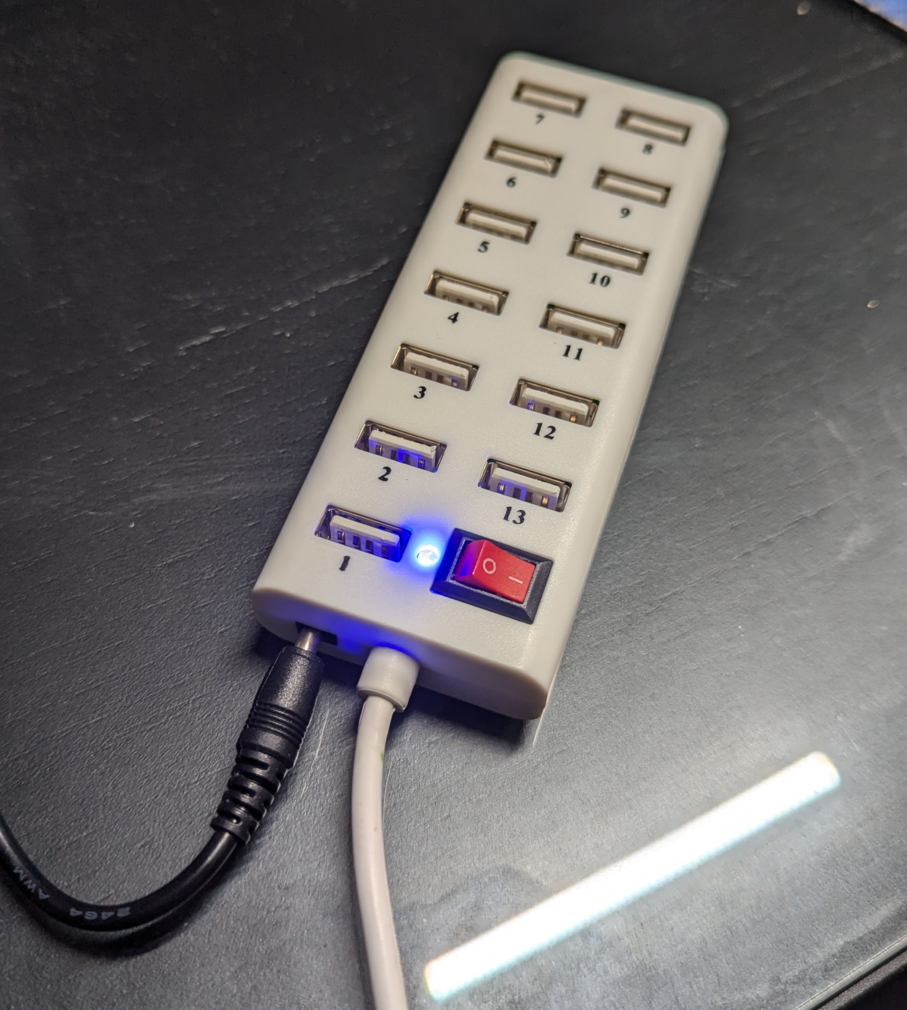 externally powered 13-port USB hub